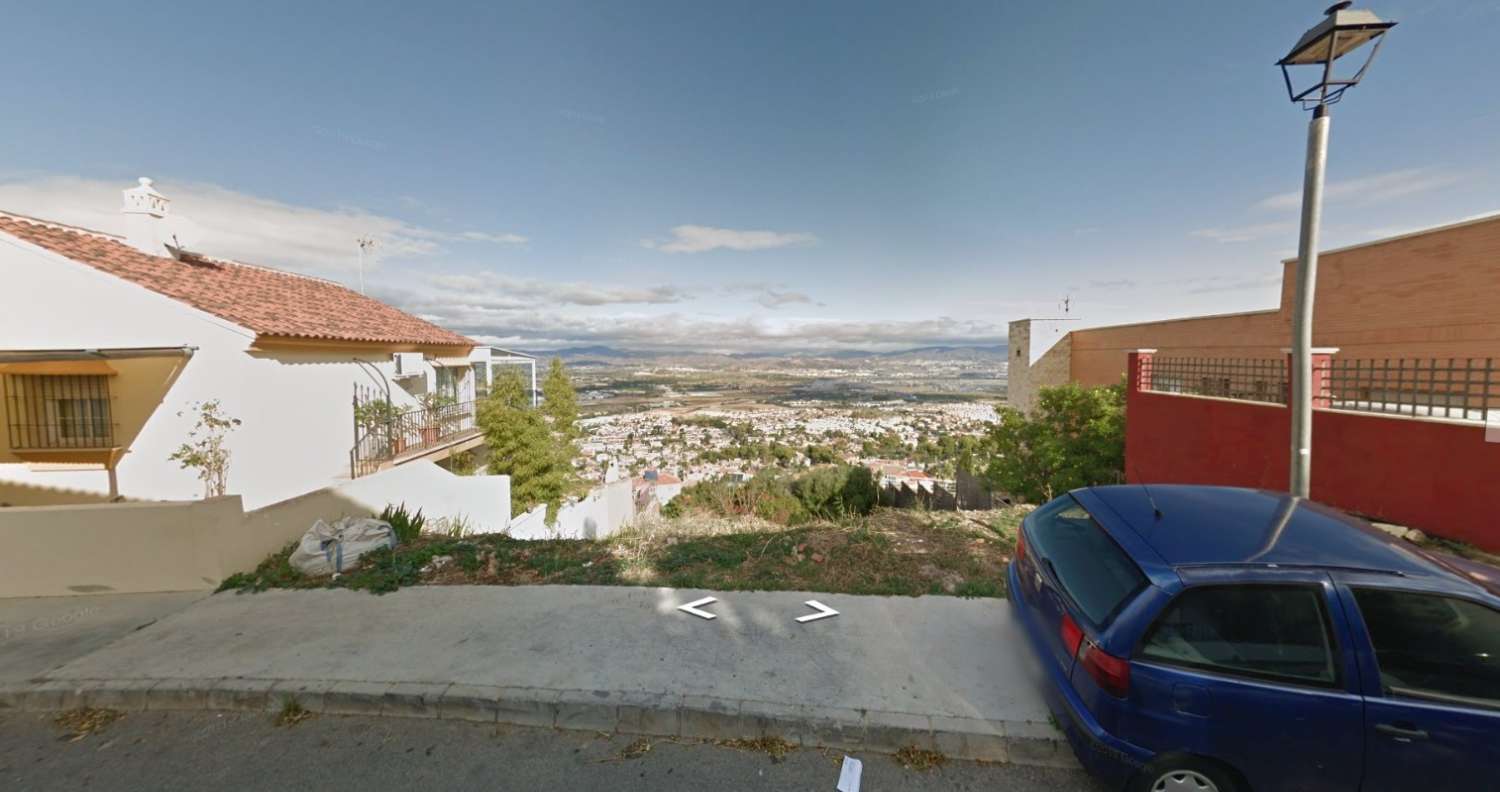 Urban plot of 653m2 with impressive views in El Lagar Urbanization.
