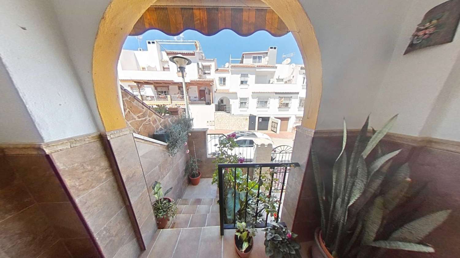 Terraced house with 4 bedrooms and several terraces with excellent views