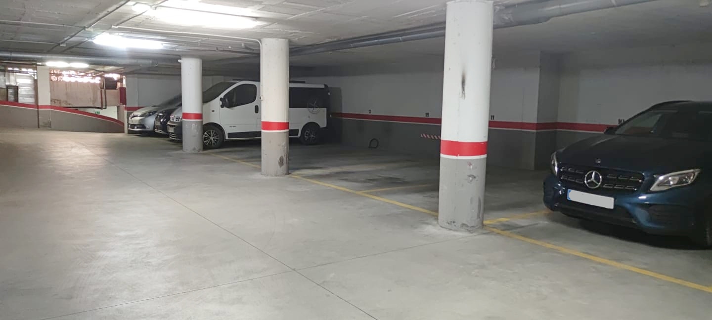 Ático de 2 dormitorios y aparcamiento en Avd Isaac Peral