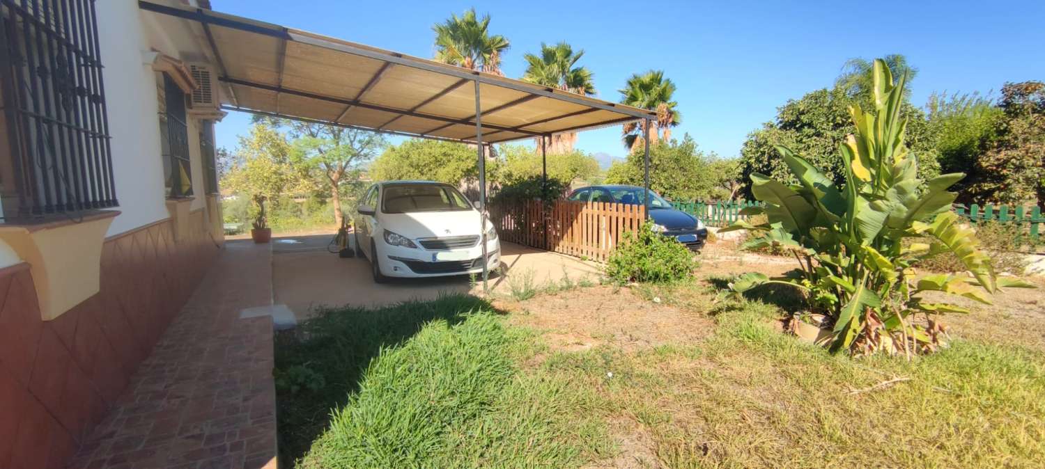 Preciosa casa de campo en parcela de 3.300m2 en Cártama