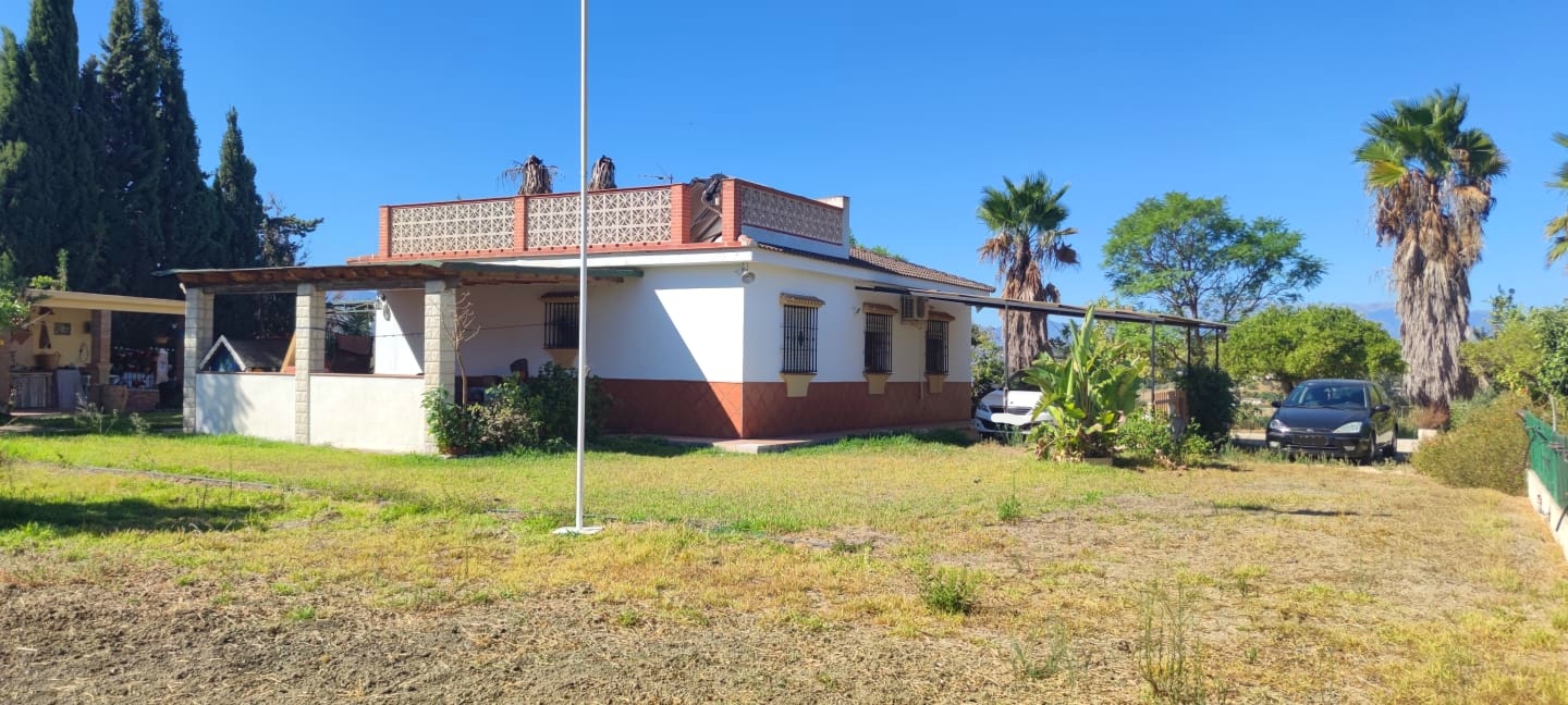 Preciosa casa de campo en parcela de 3.300m2 en Cártama