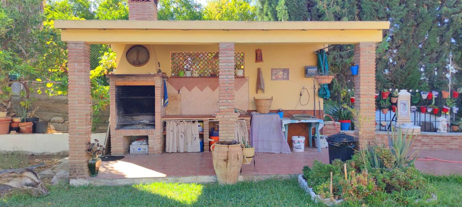 Preciosa casa de campo en parcela de 3.300m2 en Cártama