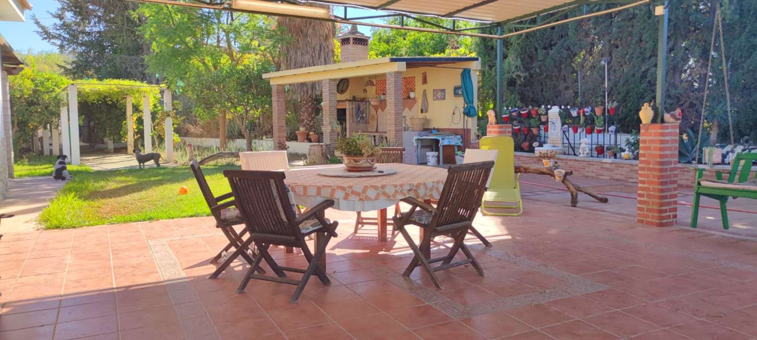 Preciosa casa de campo en parcela de 3.300m2 en Cártama