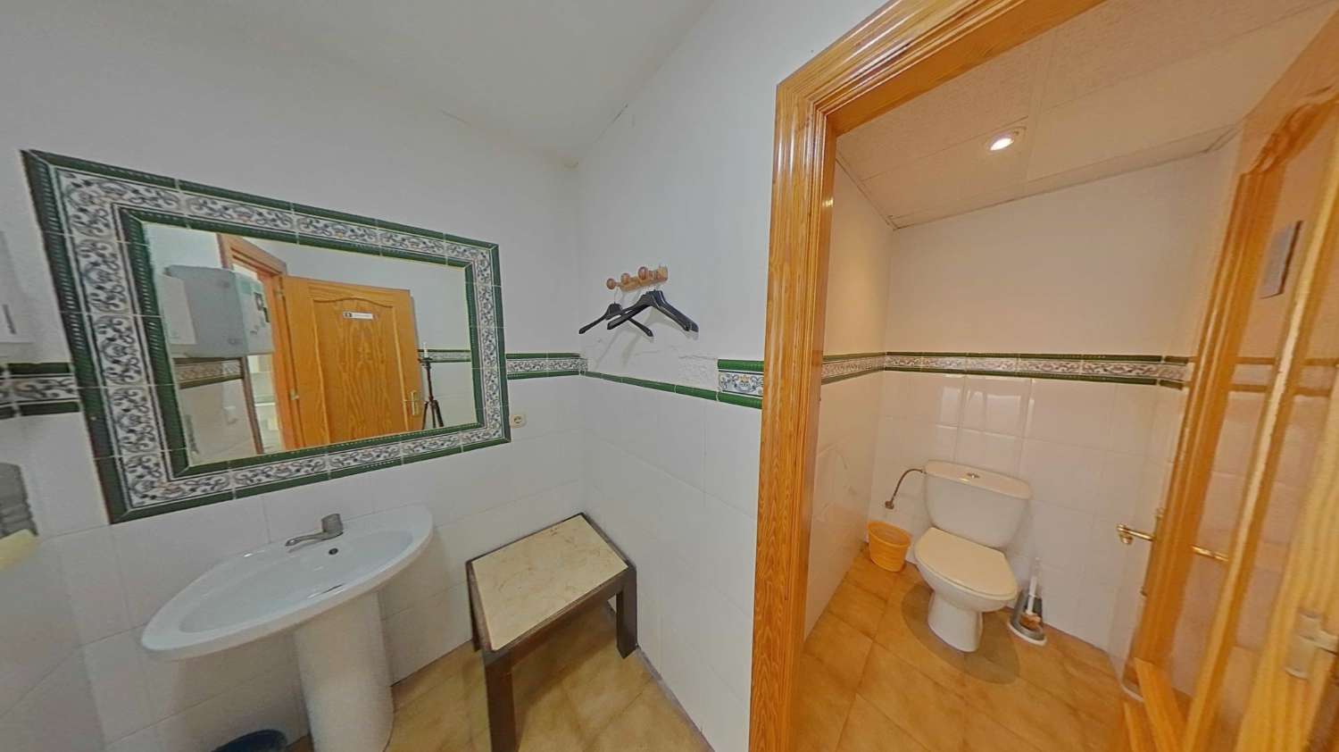 Local comercial de 113m2 con amplios escaparates en zona centro