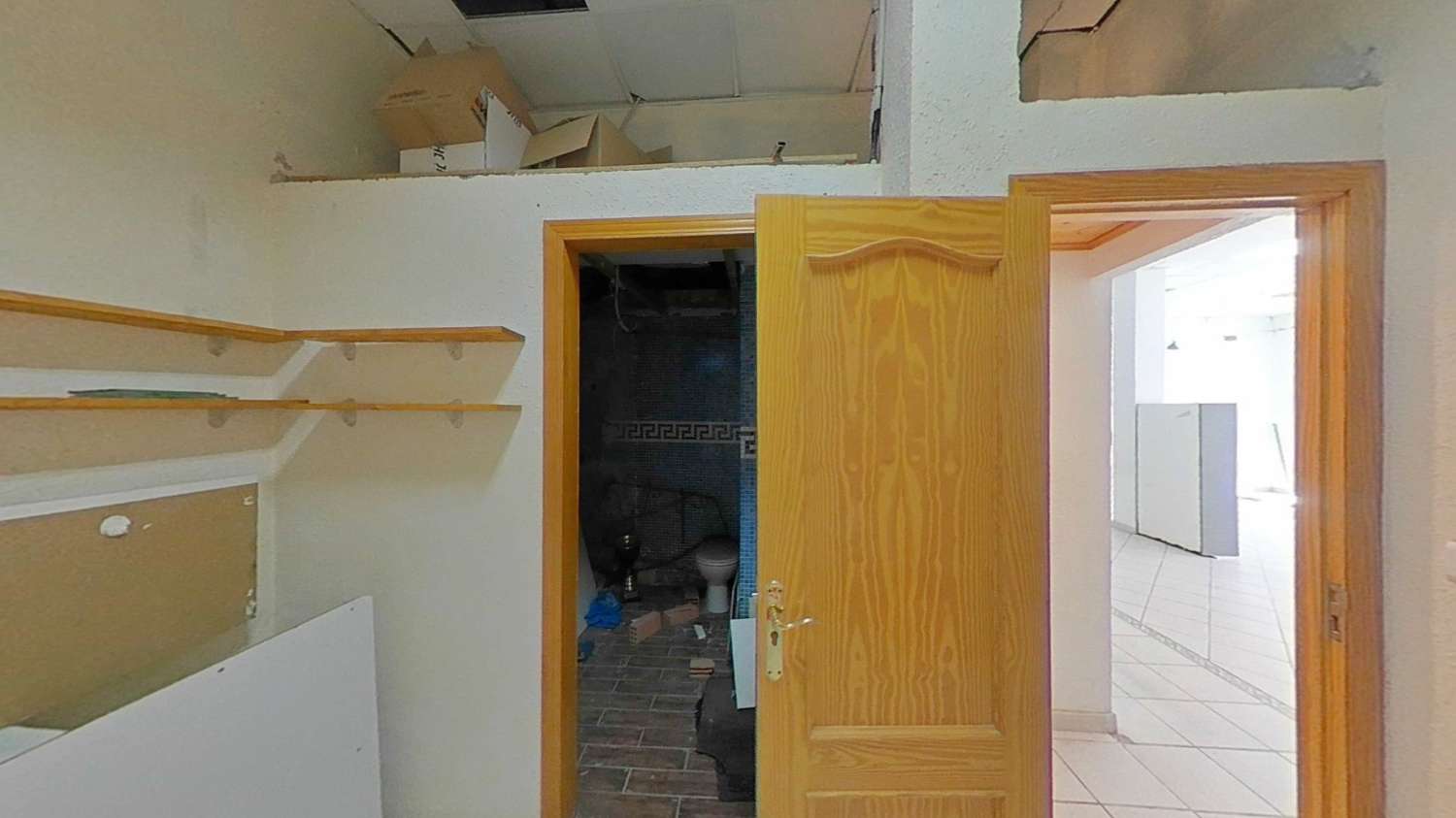 Local comercial de 113m2 con amplios escaparates en zona centro