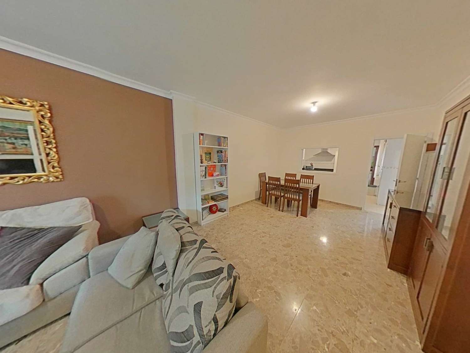 Casa mata céntrica en una planta con patio y terraza céntrica