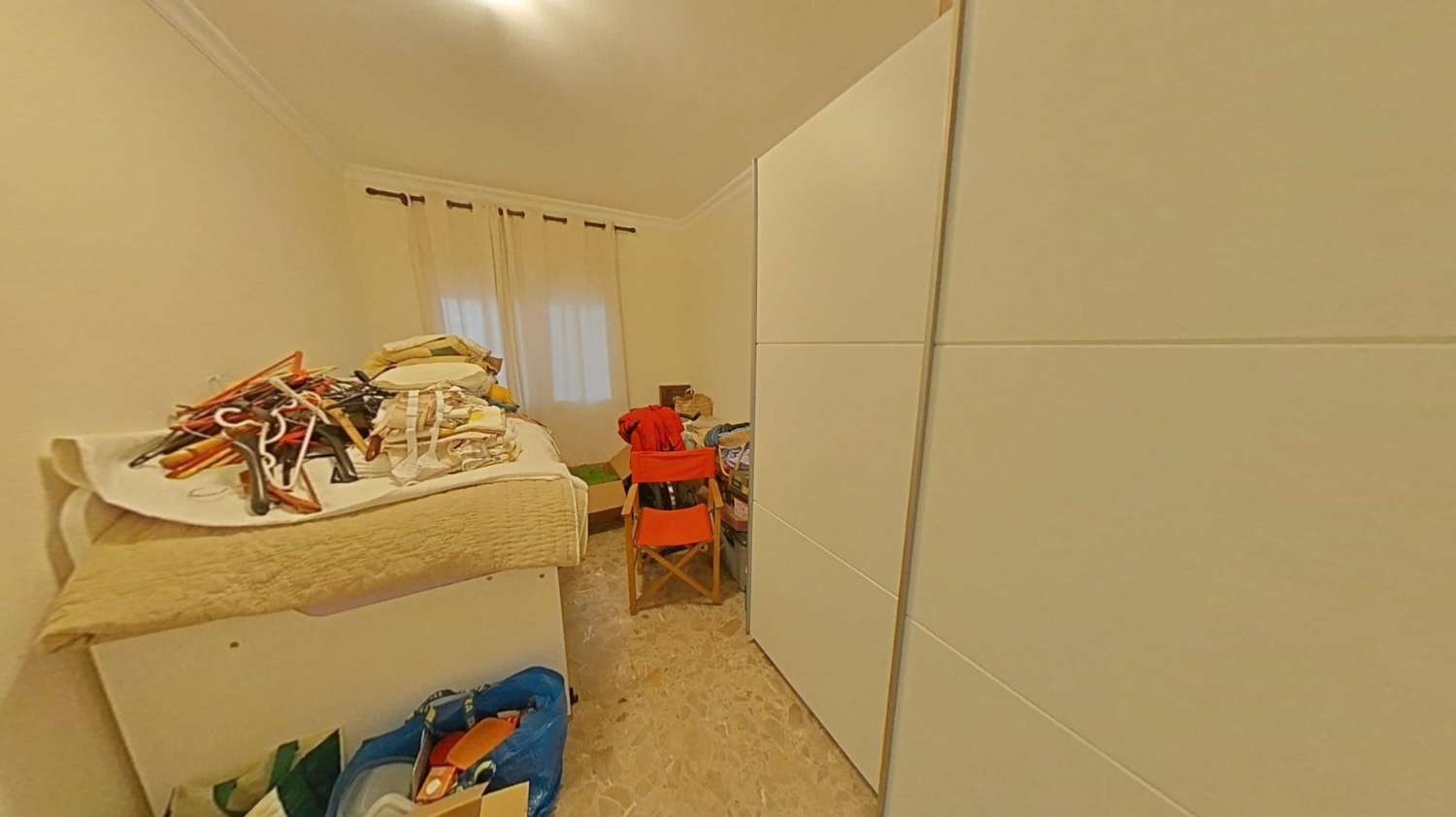 Casa mata céntrica en una planta con patio y terraza céntrica