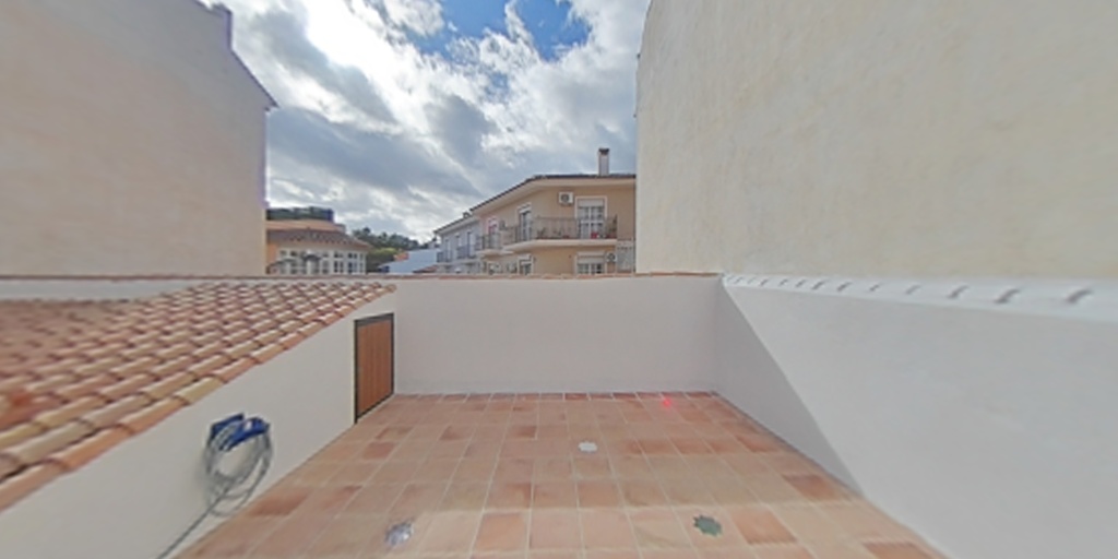 Casa mata céntrica en una planta con patio y terraza céntrica