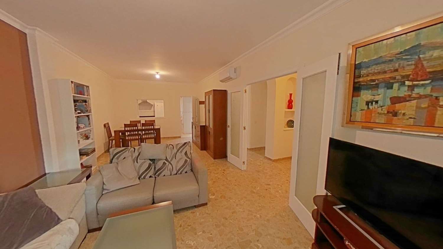 Casa mata céntrica en una planta con patio y terraza céntrica