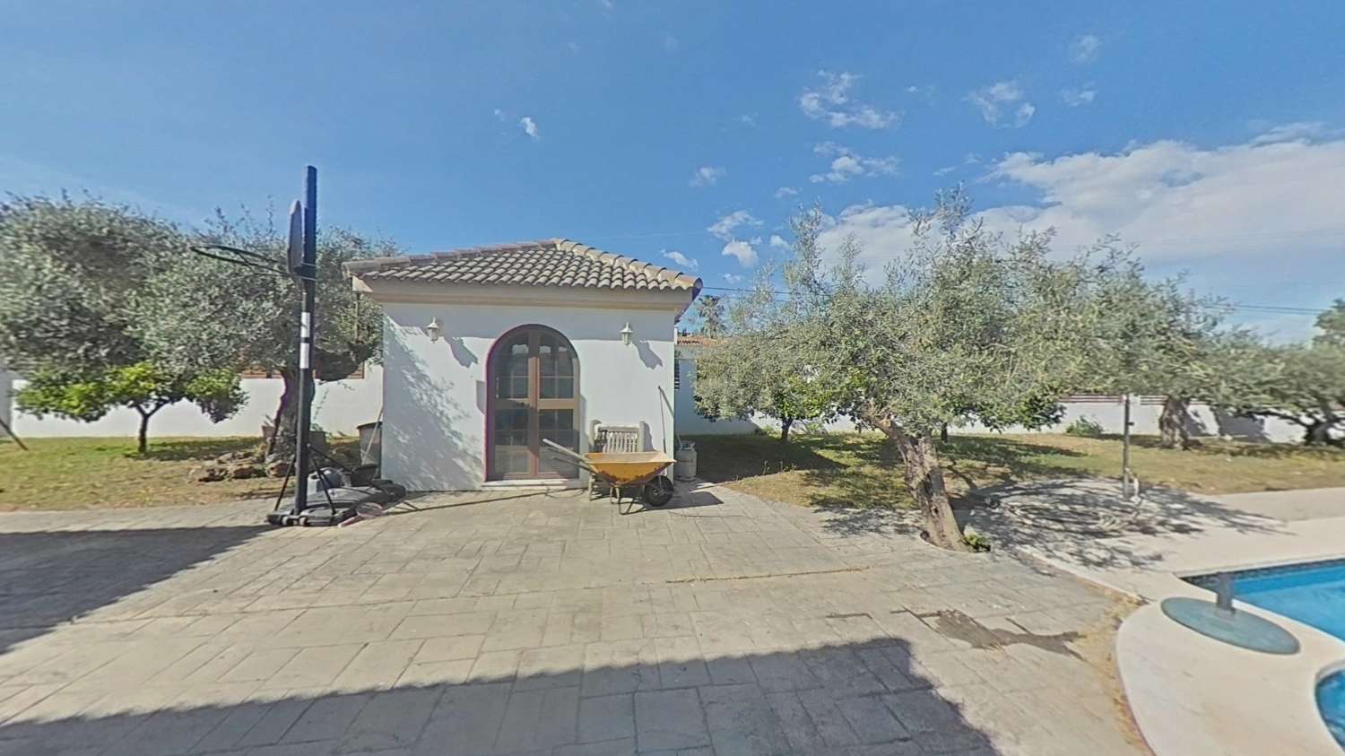 Chalet independiente en Urbanización Manantiales