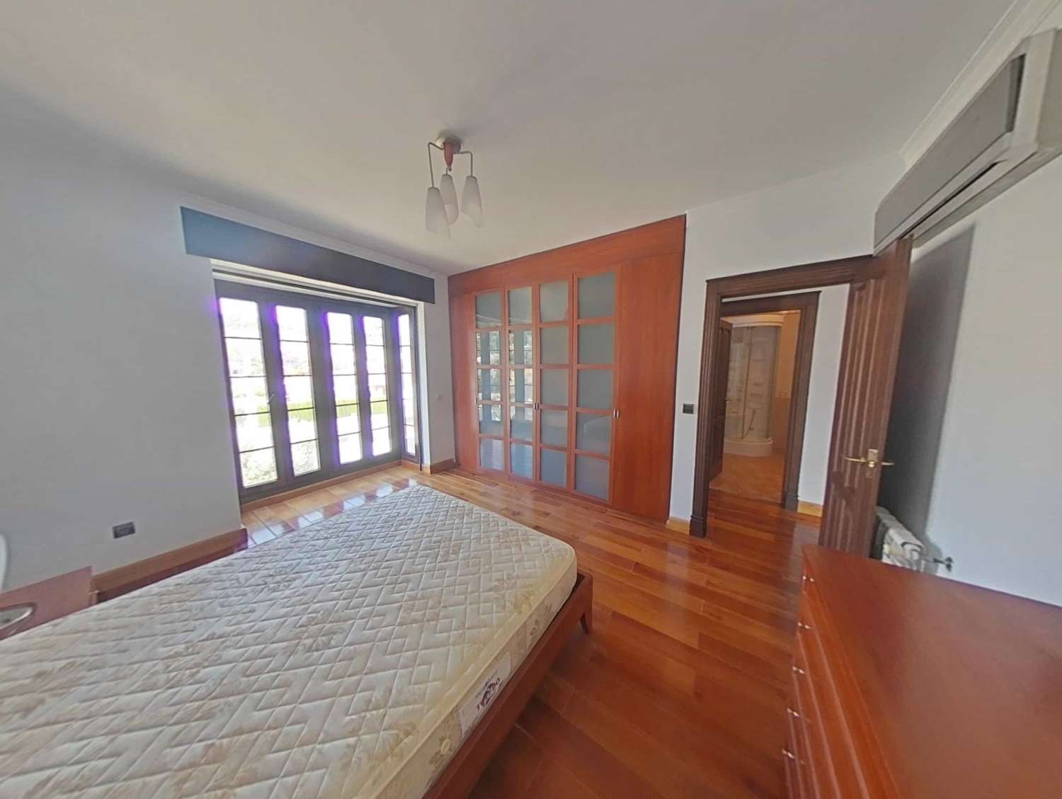 Chalet independiente en Urbanización Manantiales