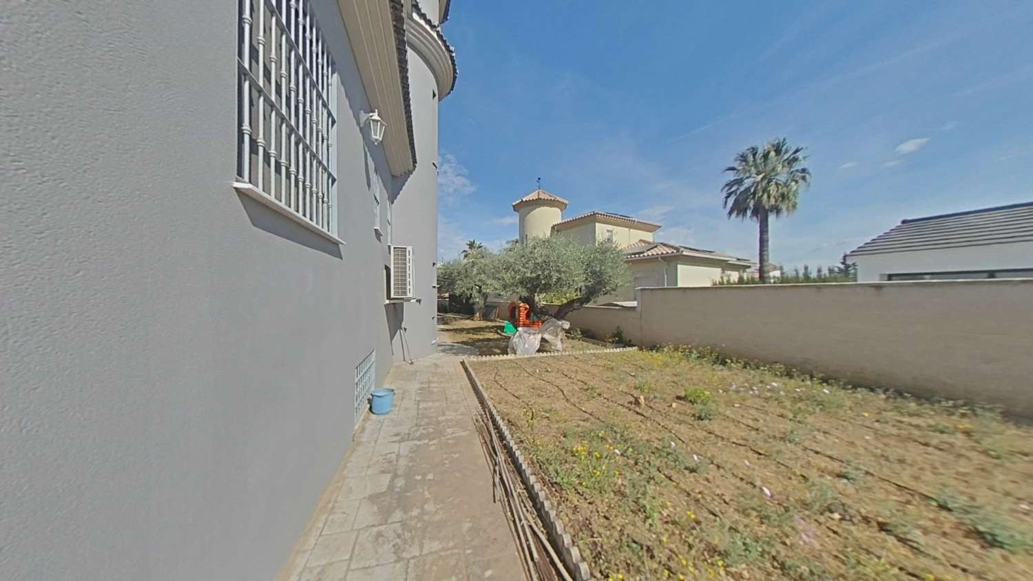 Chalet independiente en Urbanización Manantiales