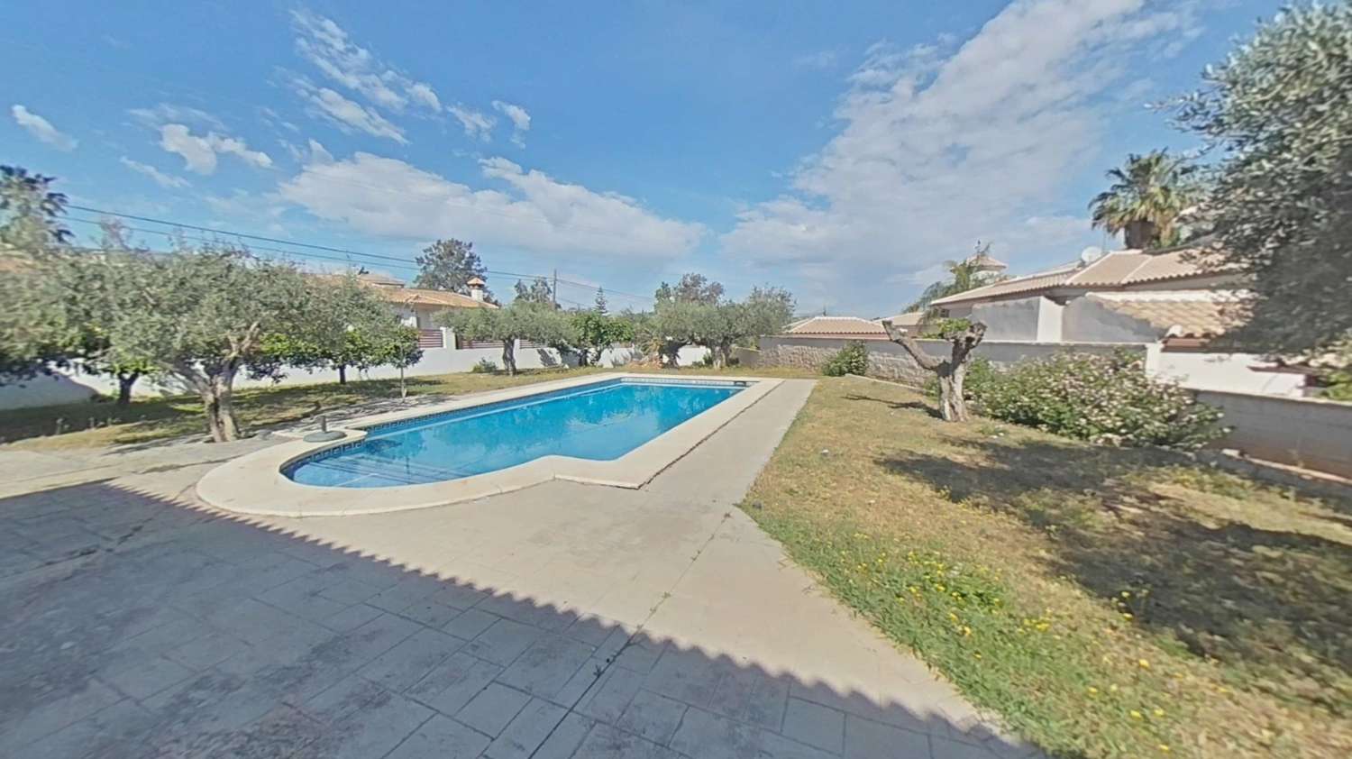 Chalet independiente en Urbanización Manantiales
