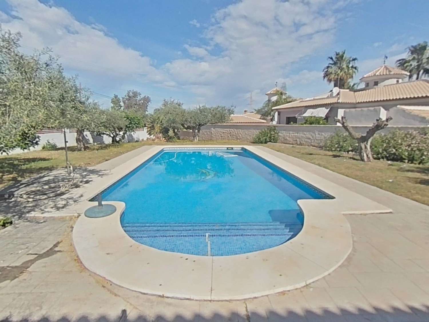 Chalet independiente en Urbanización Manantiales