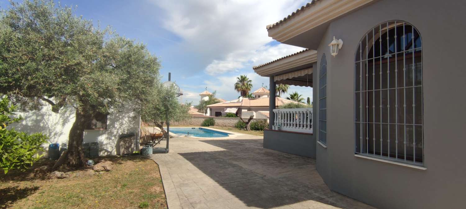 Chalet independiente en Urbanización Manantiales