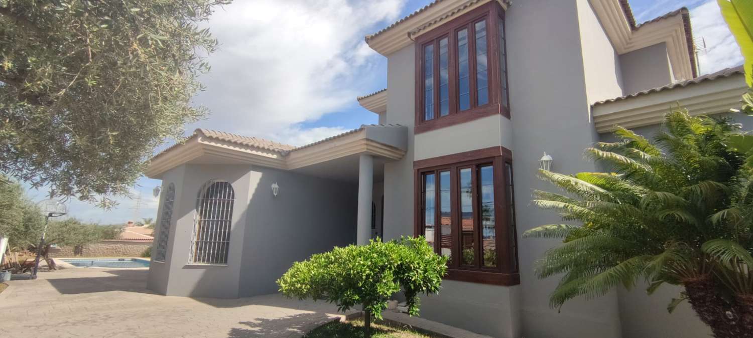Chalet independiente en Urbanización Manantiales