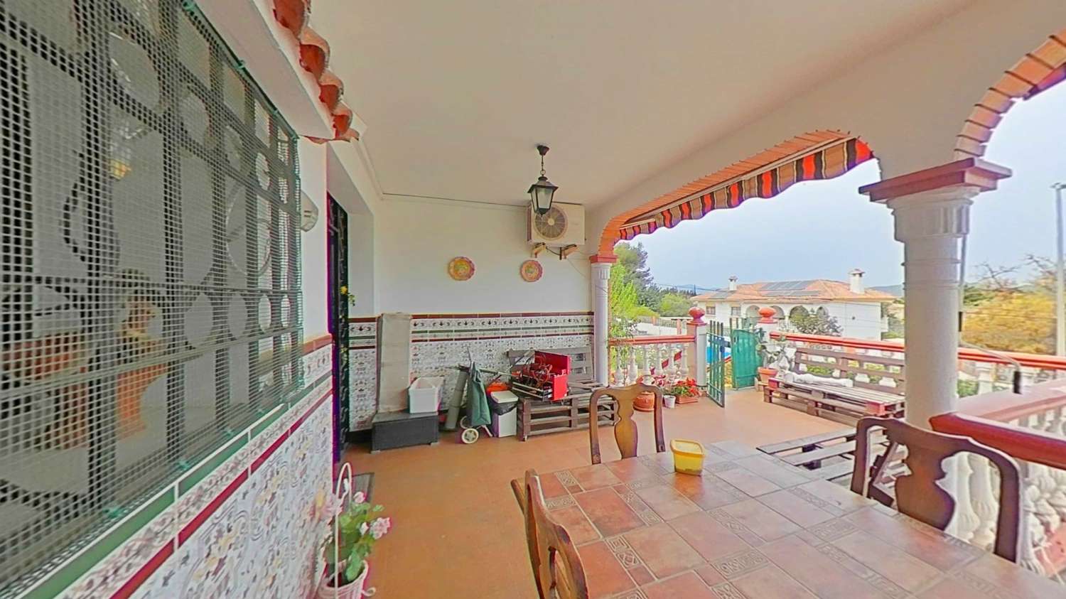 Gran chalet independiente en Pinos de Alhaurín con dos viviendas y piscina en parcela de 2.500m2