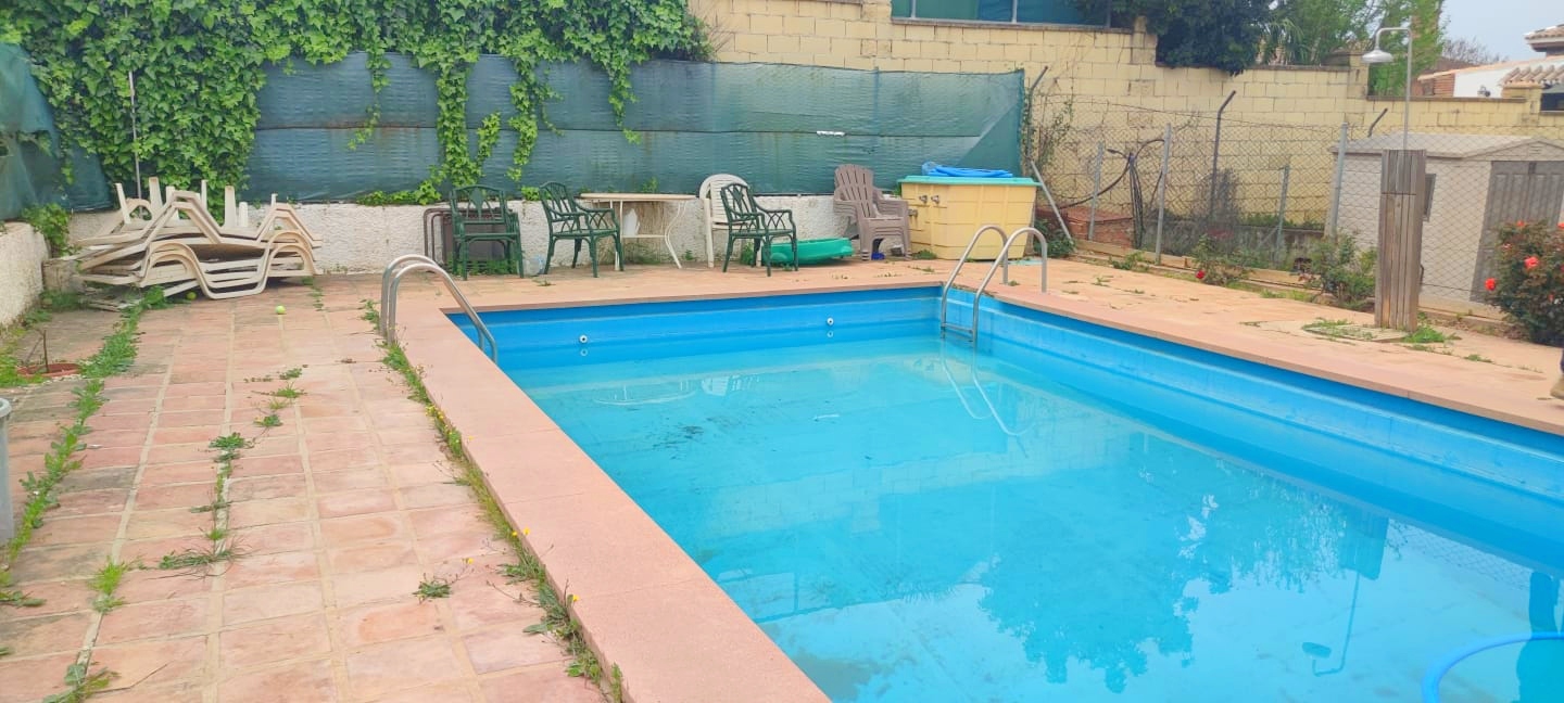 Gran chalet independiente en Pinos de Alhaurín con dos viviendas y piscina en parcela de 2.500m2