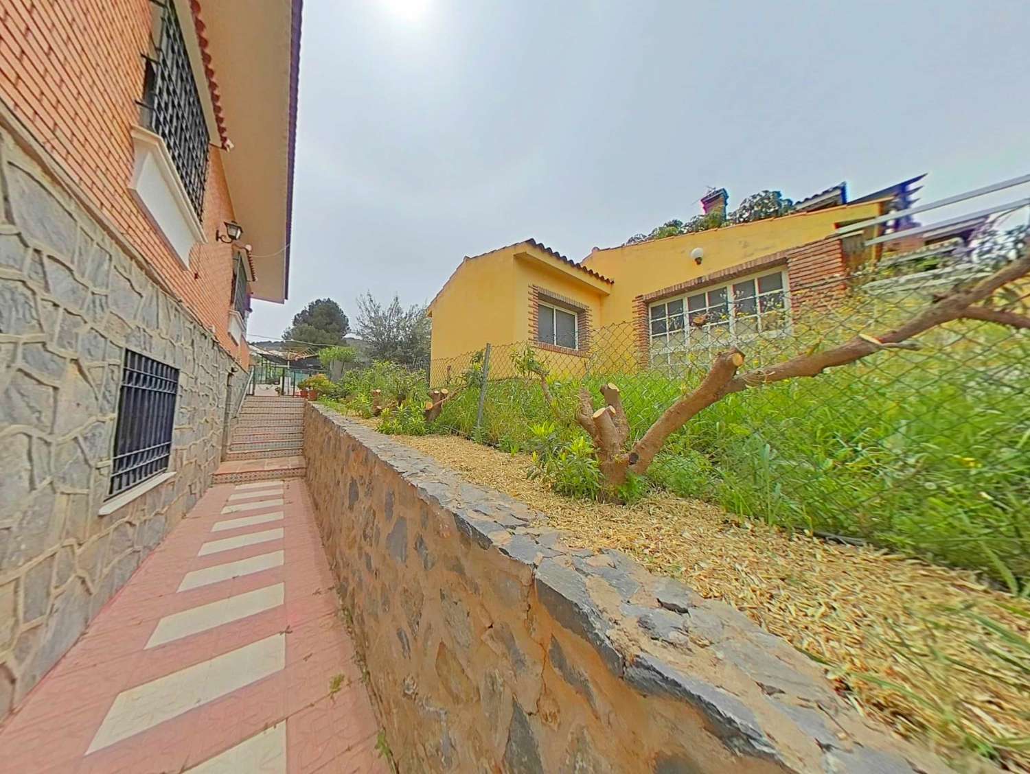 Gran chalet independiente en Pinos de Alhaurín con dos viviendas y piscina en parcela de 2.500m2