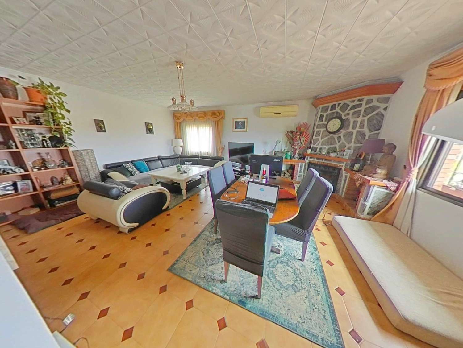 Gran chalet independiente en Pinos de Alhaurín con dos viviendas y piscina en parcela de 2.500m2