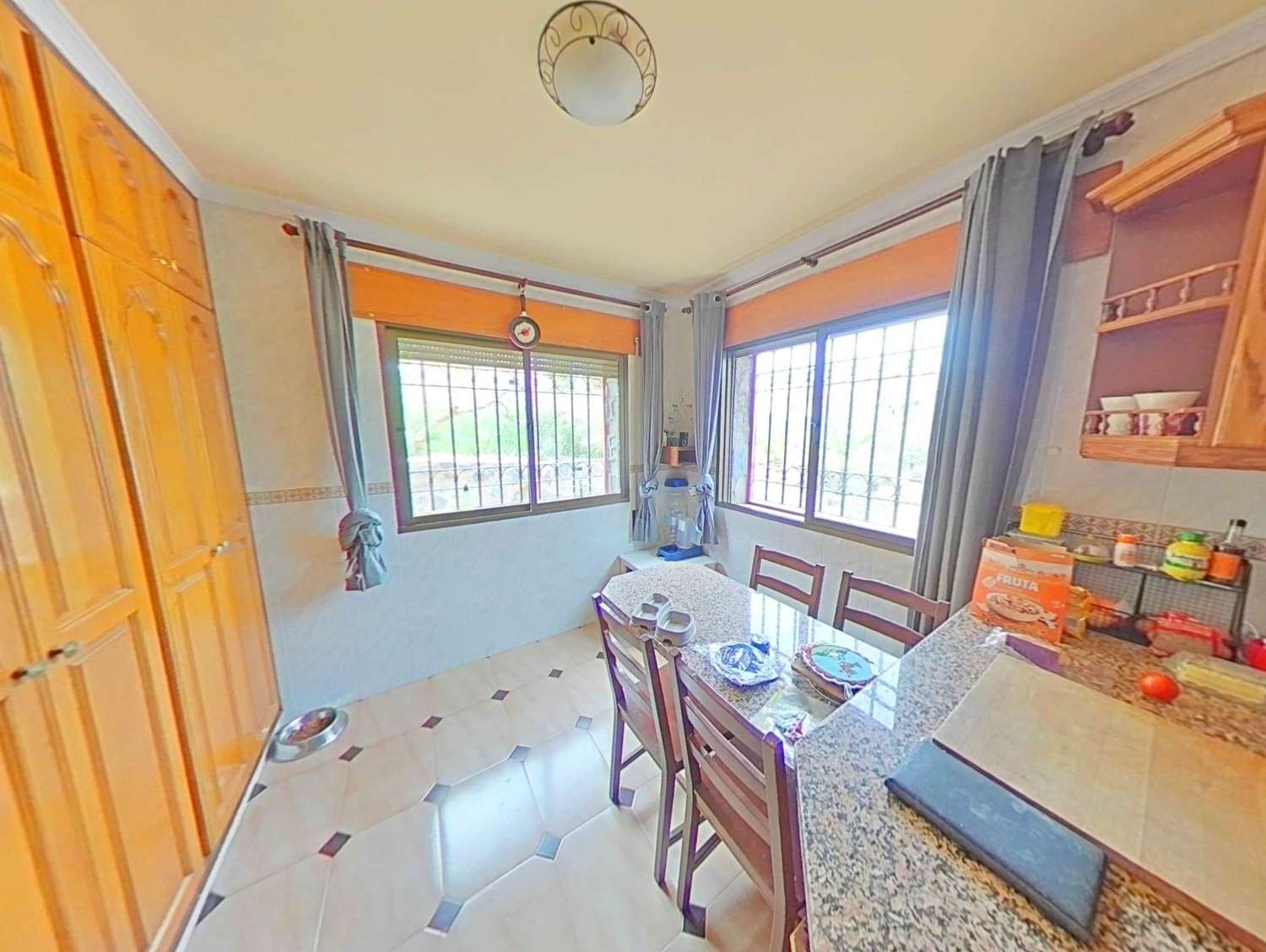 Gran chalet independiente en Pinos de Alhaurín con dos viviendas y piscina en parcela de 2.500m2
