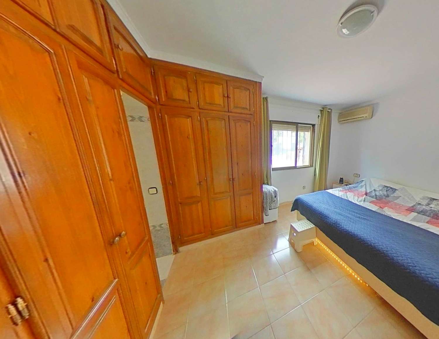 Gran chalet independiente en Pinos de Alhaurín con dos viviendas y piscina en parcela de 2.500m2