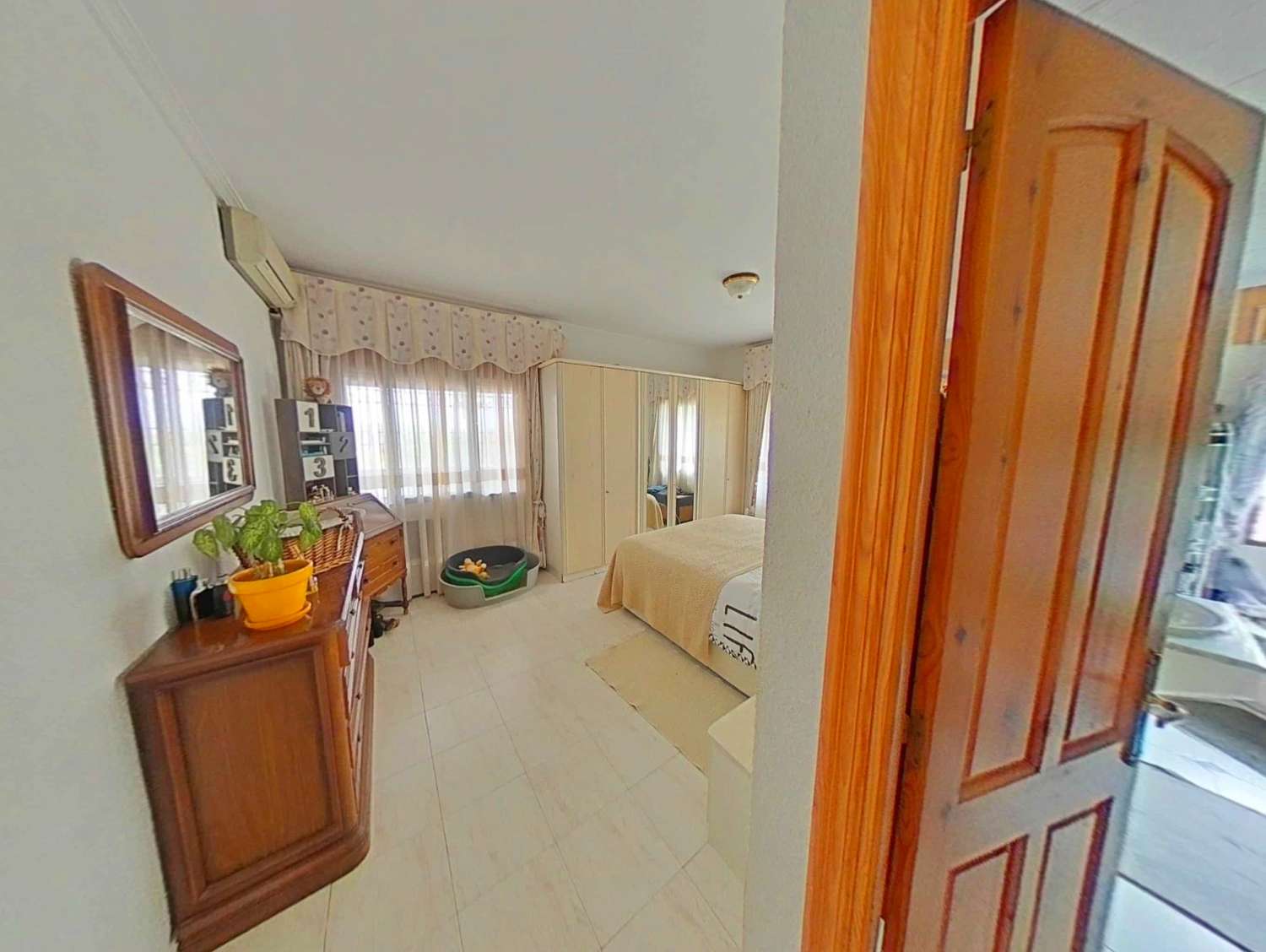 Gran chalet independiente en Pinos de Alhaurín con dos viviendas y piscina en parcela de 2.500m2