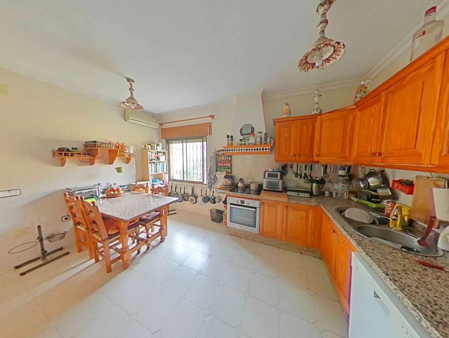 Gran chalet independiente en Pinos de Alhaurín con dos viviendas y piscina en parcela de 2.500m2