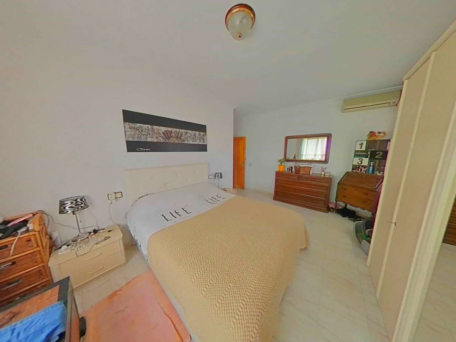 Gran chalet independiente en Pinos de Alhaurín con dos viviendas y piscina en parcela de 2.500m2