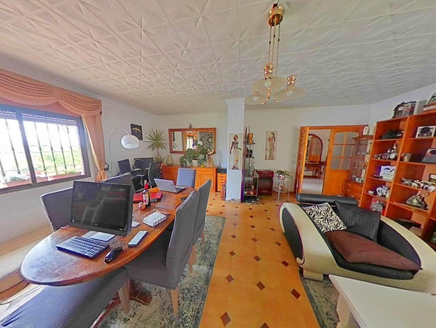 Gran chalet independiente en Pinos de Alhaurín con dos viviendas y piscina en parcela de 2.500m2