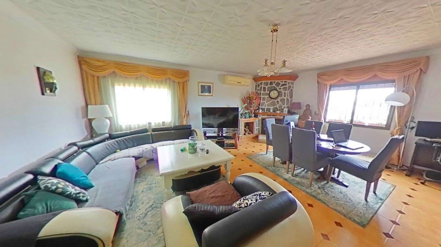 Gran chalet independiente en Pinos de Alhaurín con dos viviendas y piscina en parcela de 2.500m2