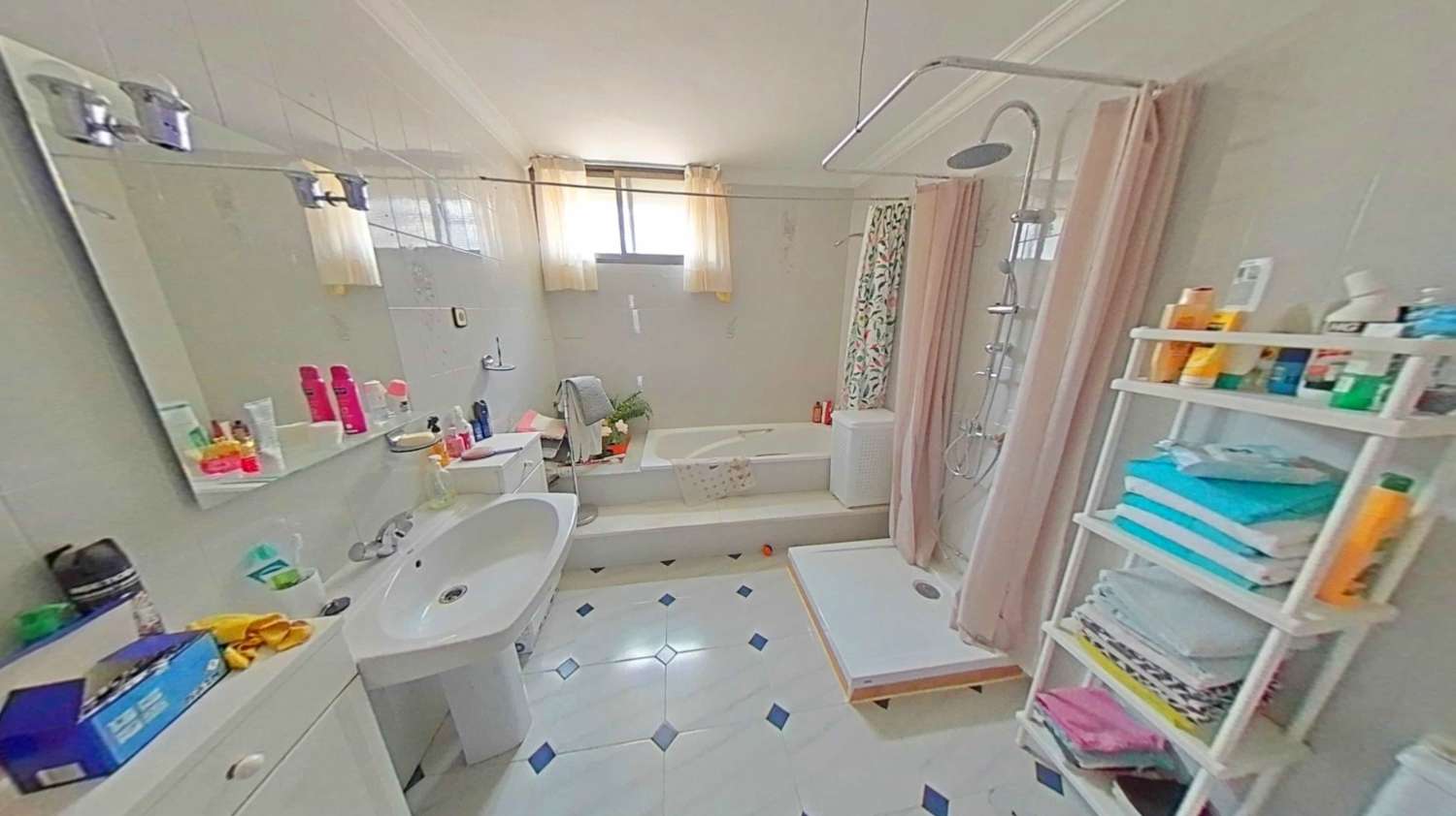 Gran chalet independiente en Pinos de Alhaurín con dos viviendas y piscina en parcela de 2.500m2