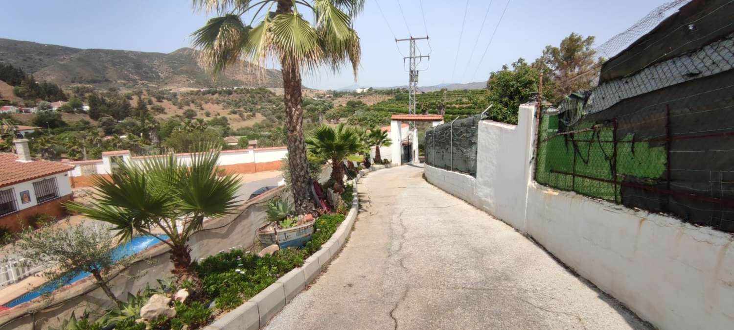 Chalet de una planta en finca rústica con piscina