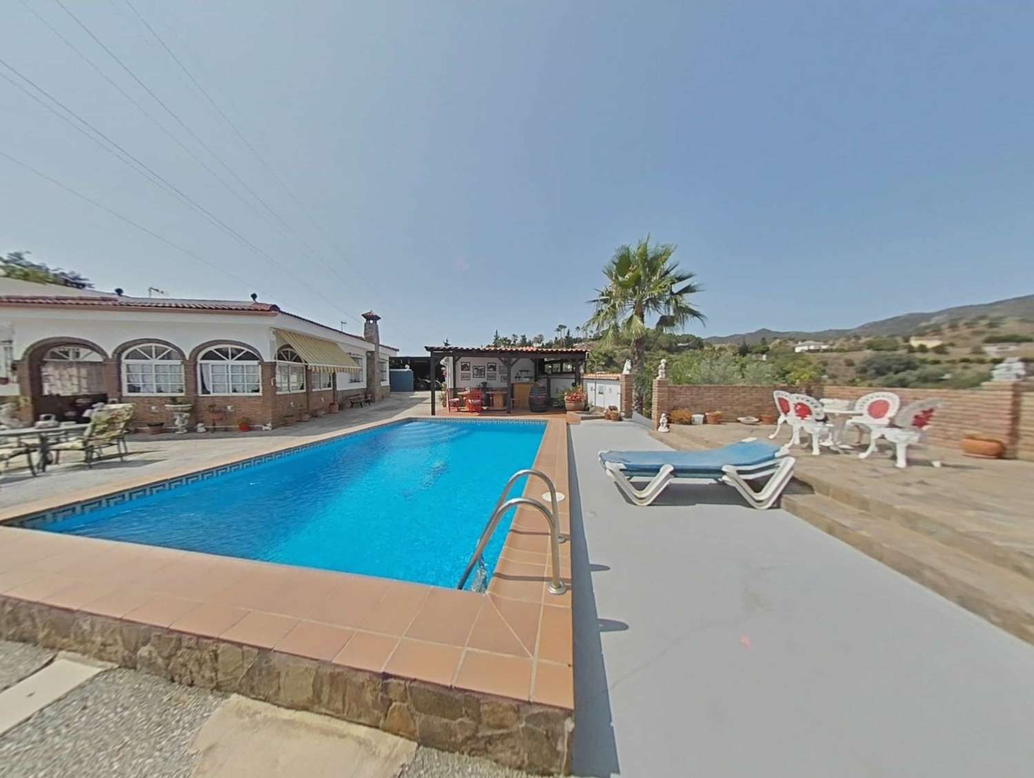 Chalet de una planta en finca rústica con piscina