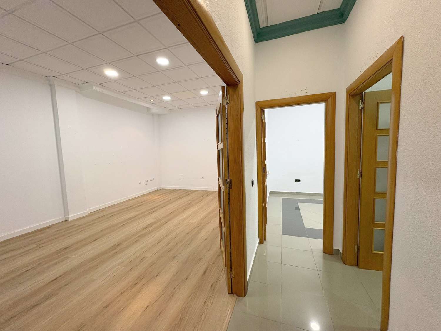 Local with several classrooms or offices in the downtown area