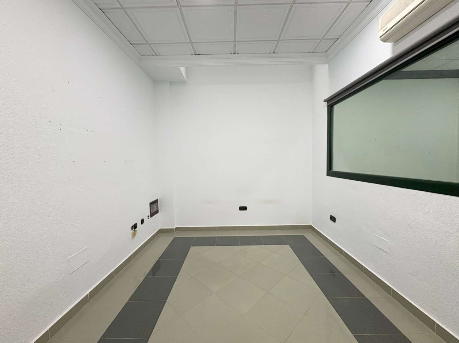 Local with several classrooms or offices in the downtown area