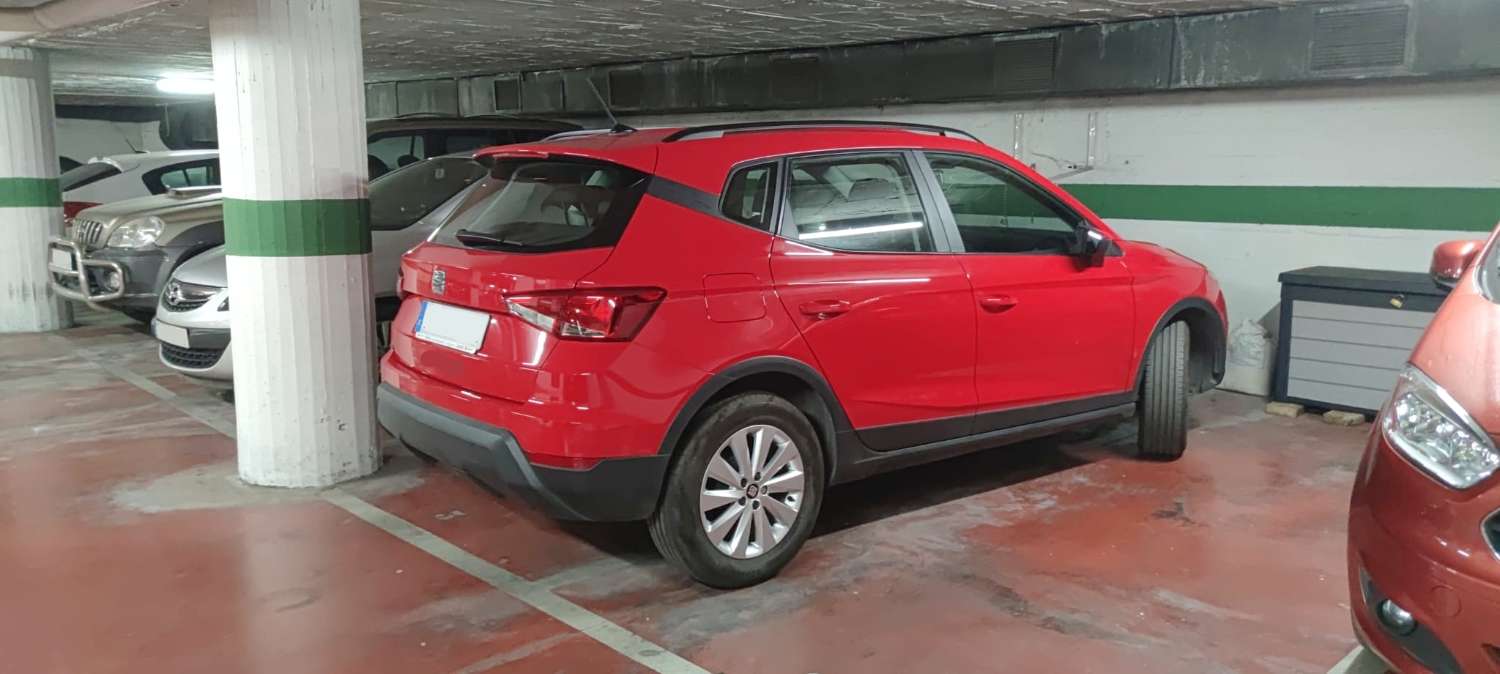 Piso de 3 dormitorios con parking y ascensor en Avenida Adolfo Suarez