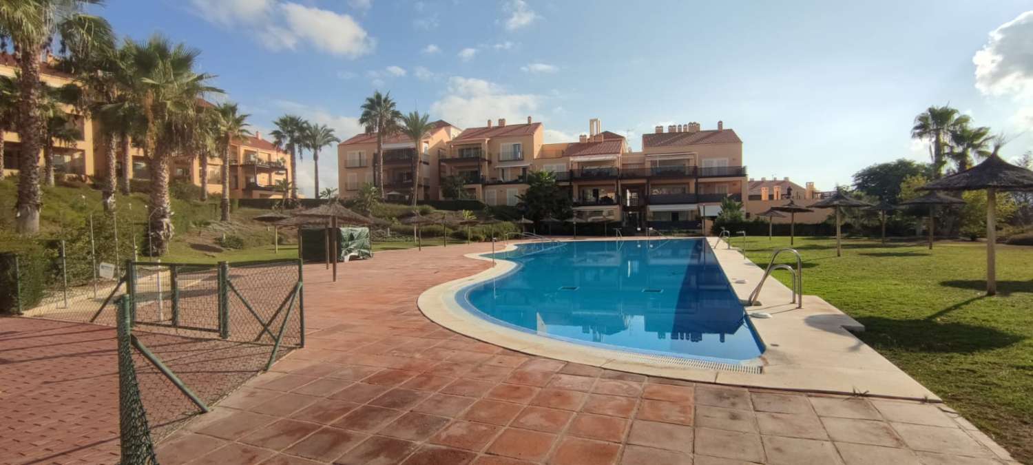 Apartamento de 1 dormitorio con gran terraza, piscina y pistas deportivas en complejo Sol Andalusi