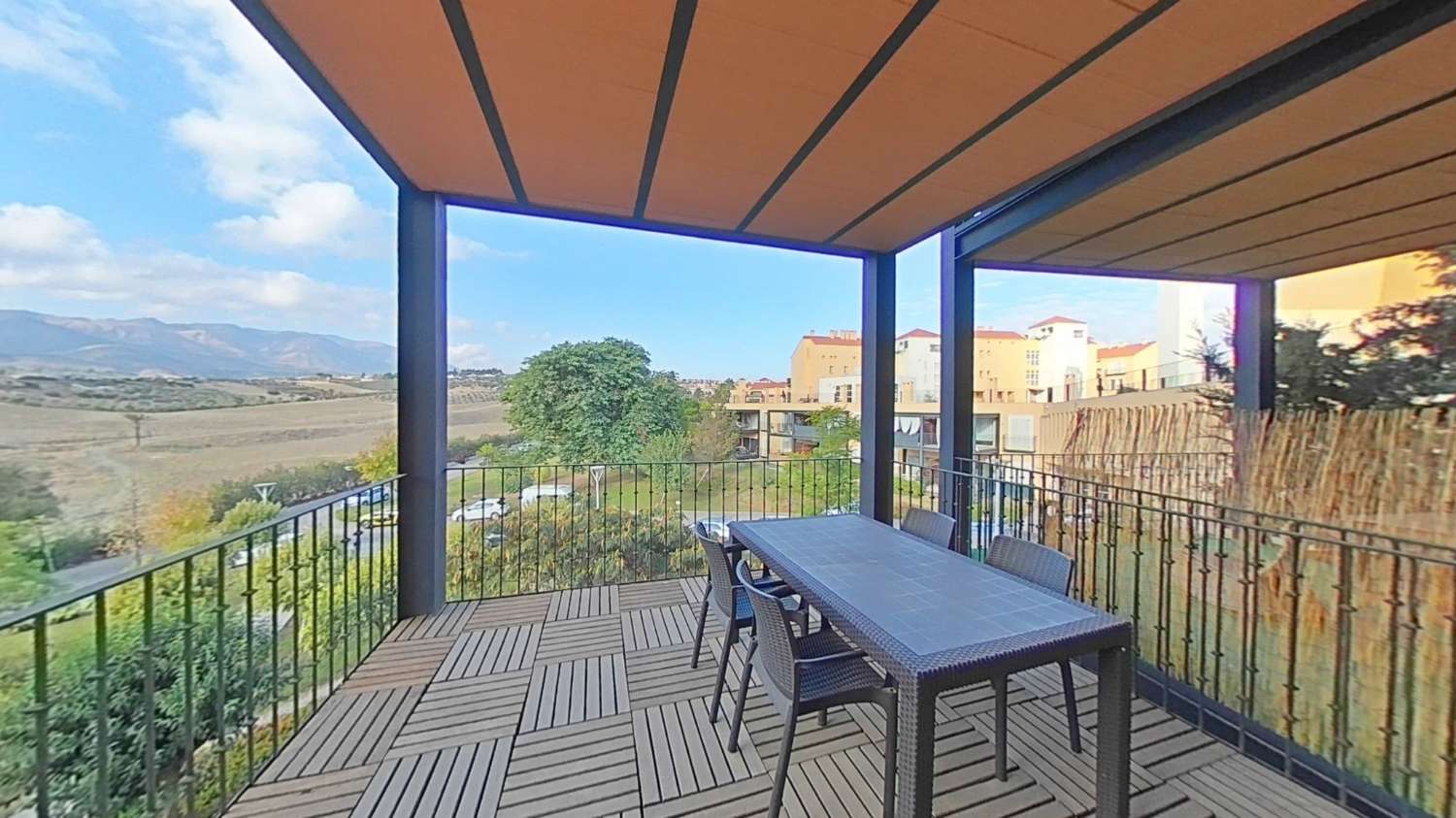 Apartamento de 1 dormitorio con gran terraza, piscina y pistas deportivas en complejo Sol Andalusi
