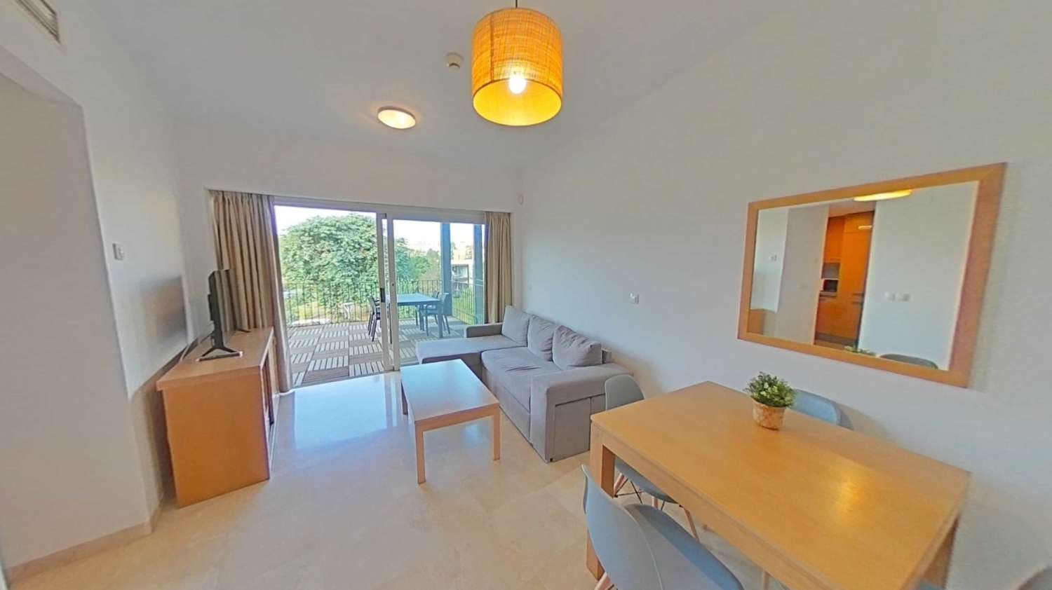 Apartamento de 1 dormitorio con gran terraza, piscina y pistas deportivas en complejo Sol Andalusi