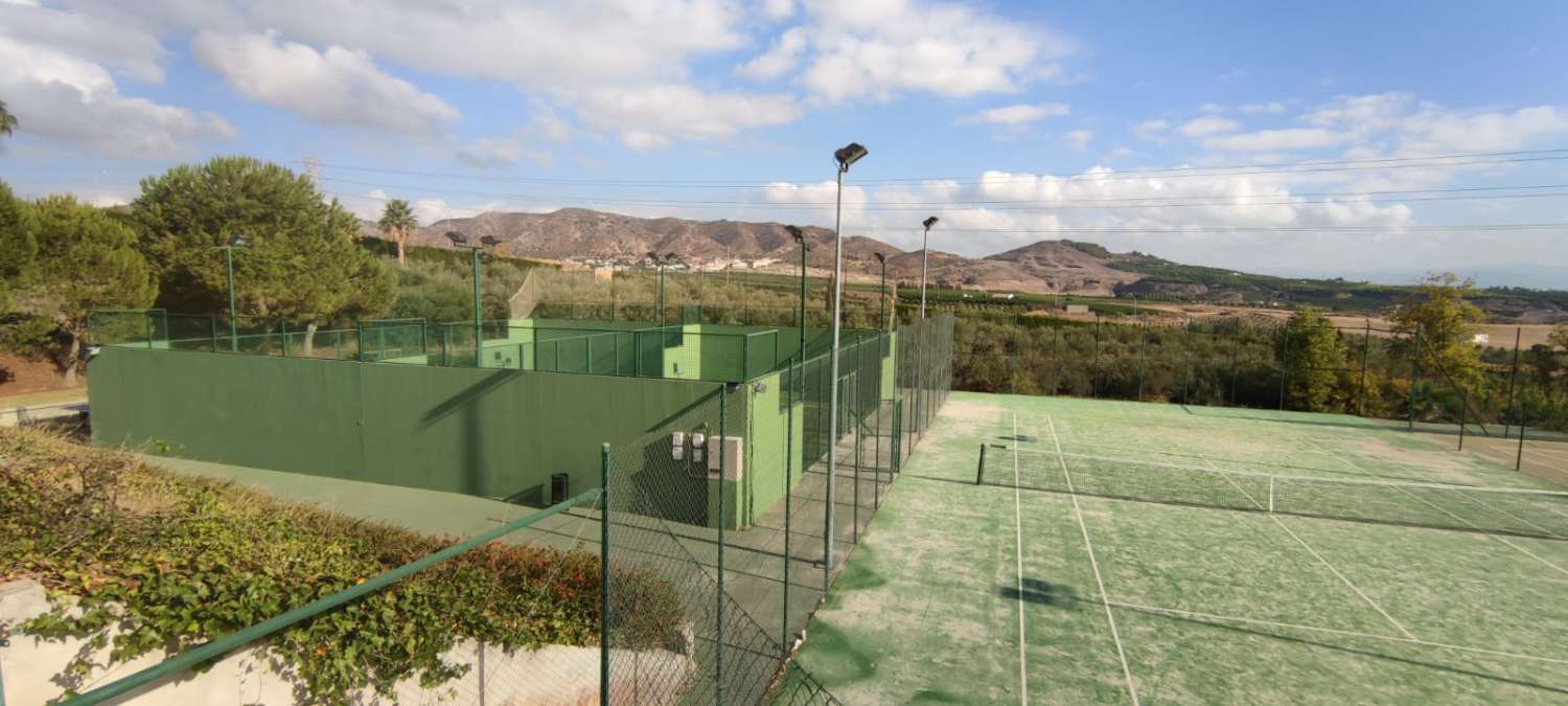 Apartamento de 1 dormitorio con gran terraza, piscina y pistas deportivas en complejo Sol Andalusi