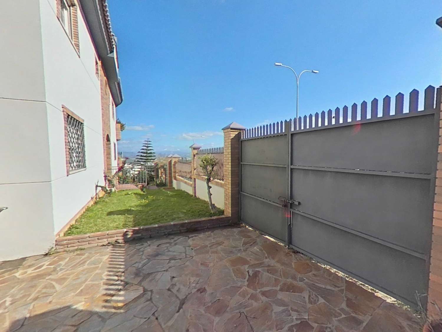 Semi-detached house with 5 bedrooms and private pool in Cortijos del Sol area