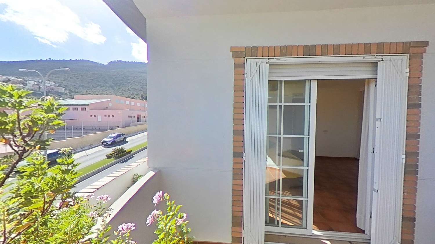 Semi-detached house with 5 bedrooms and private pool in Cortijos del Sol area