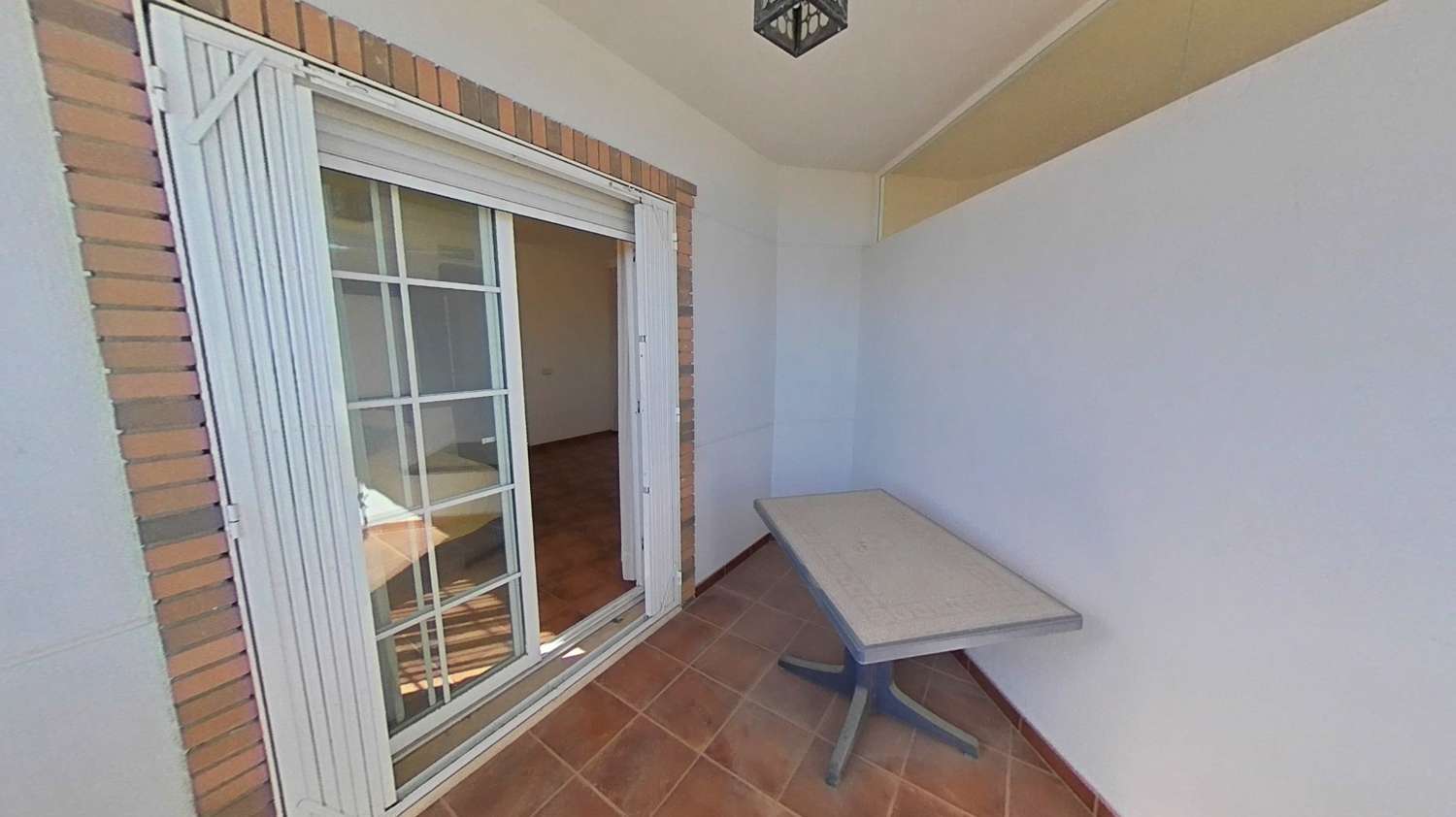 Chalet pareado con 5 dormitorios y piscina privada en Urbanización Cortijos del Sol