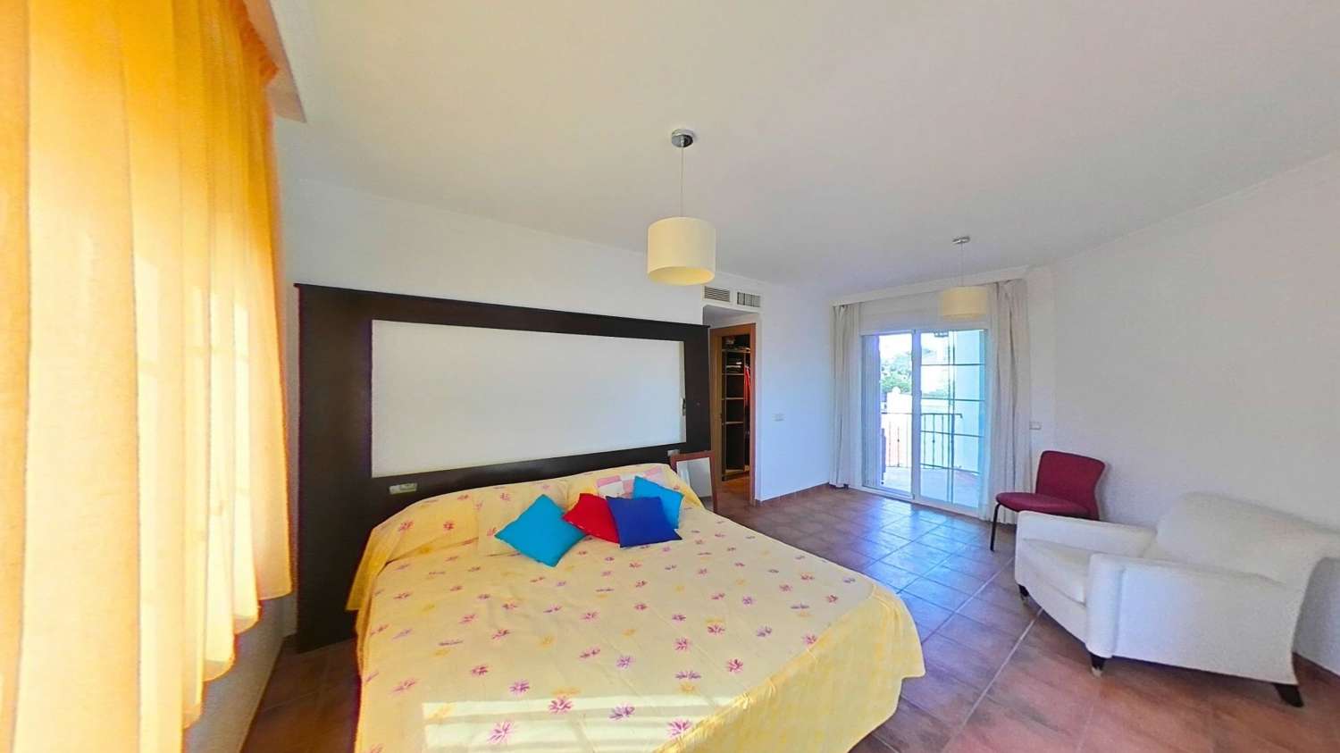 Semi-detached house with 5 bedrooms and private pool in Cortijos del Sol area