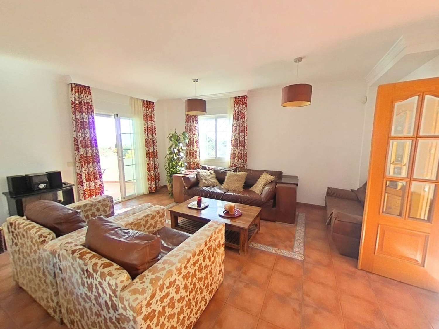 Semi-detached house with 5 bedrooms and private pool in Cortijos del Sol area