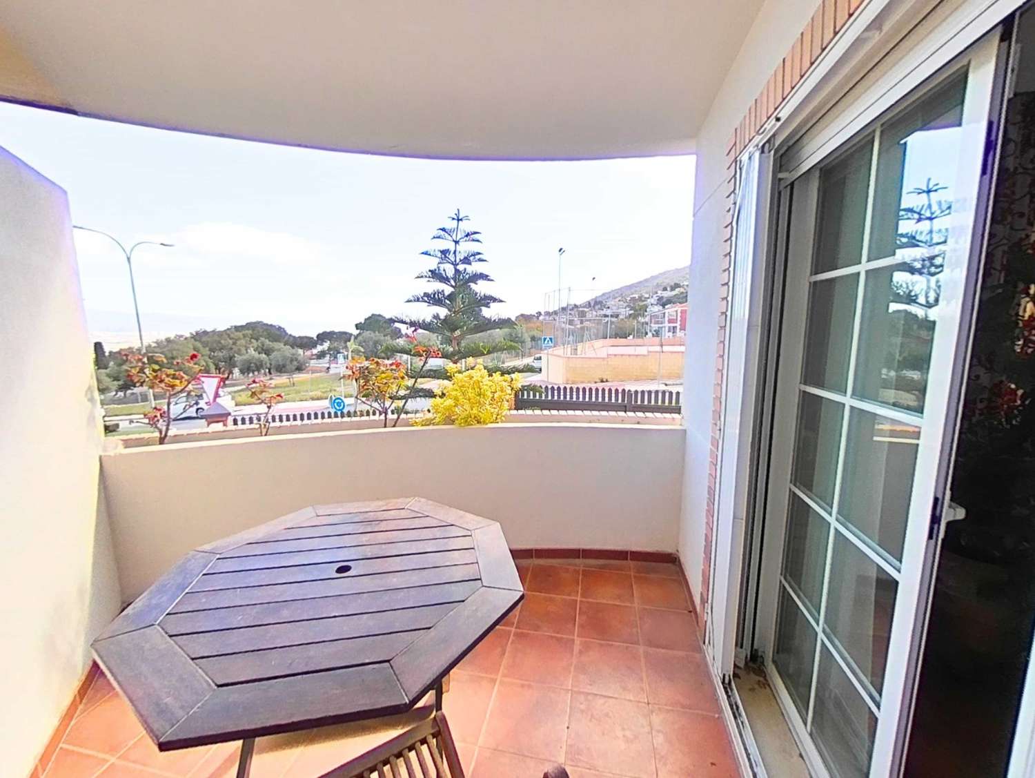 Semi-detached house with 5 bedrooms and private pool in Cortijos del Sol area