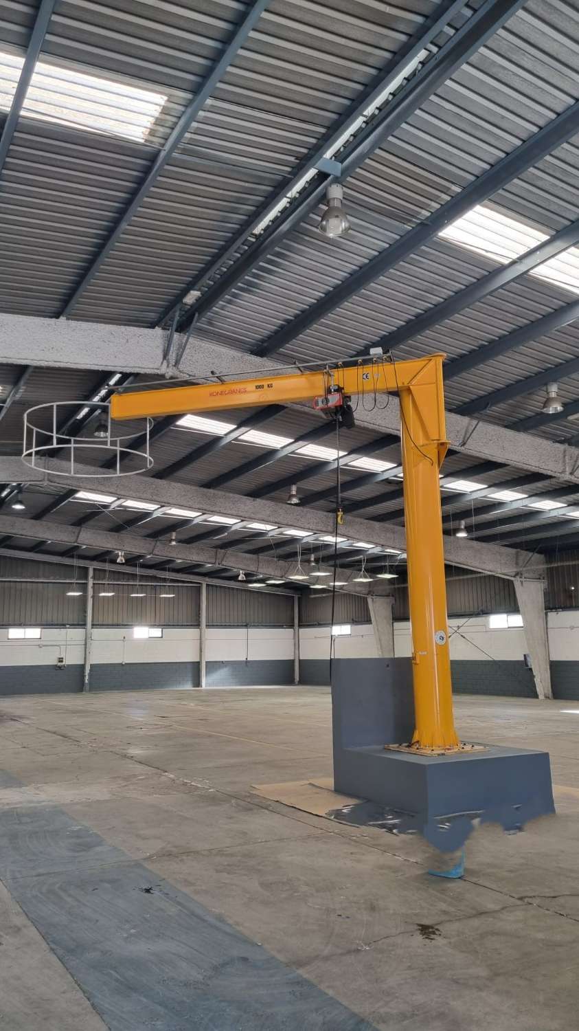 Nave Industrial de grandes dimensiones y patio
