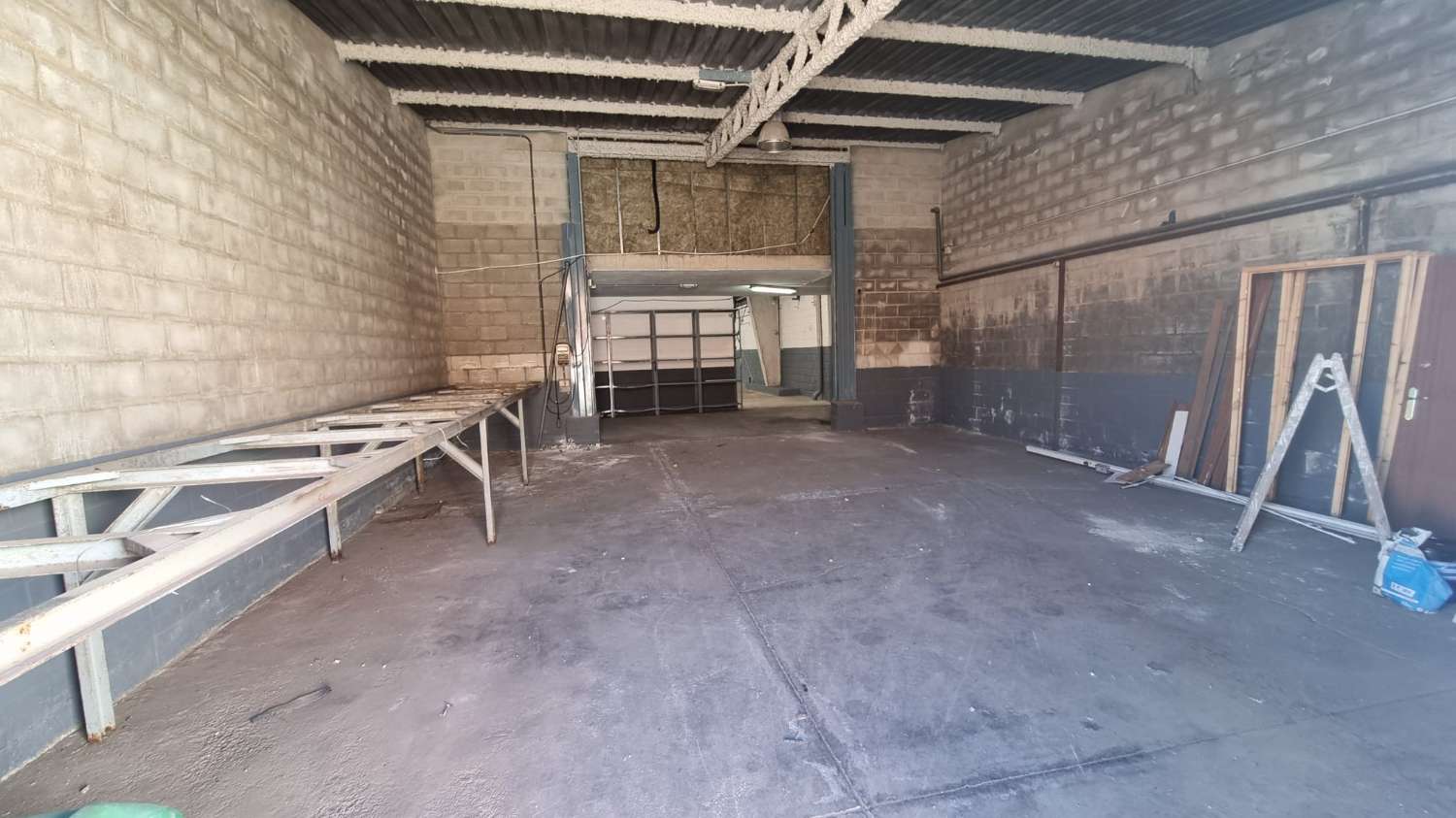 Nave Industrial de grandes dimensiones y patio