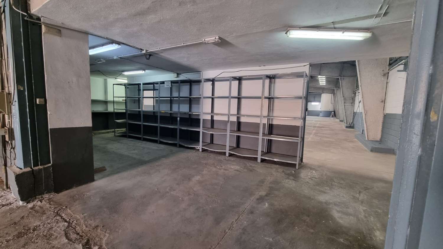Nave Industrial de grandes dimensiones y patio